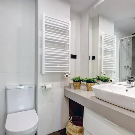 Stylish 2 Bedroom In Old Town * אסטפונה