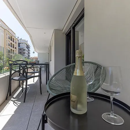 דירה Stylish 2 Bedroom In Old Town אסטפונה