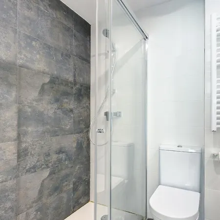 Stylish 2 Bedroom In Old Town Διαμέρισμα *