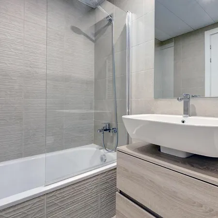 شقة Stylish 2 Bedroom In Old Town