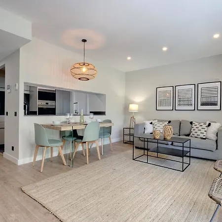 Stylish 2 Bedroom In Old Town Apartmán