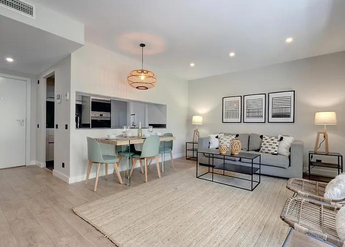 Stylish 2 Bedroom In Old Town דירה