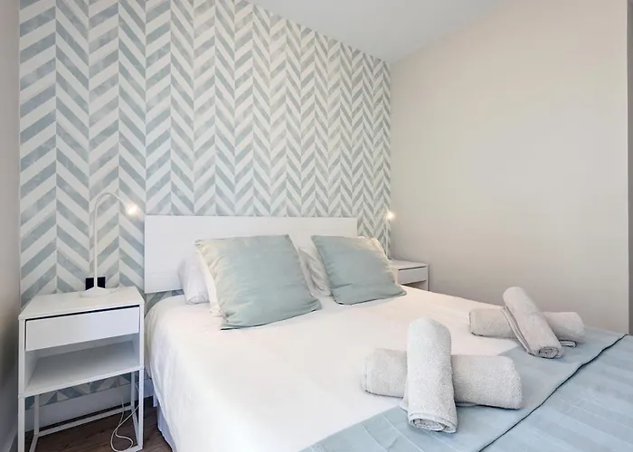 דירה Stylish 2 Bedroom In Old Town אסטפונה