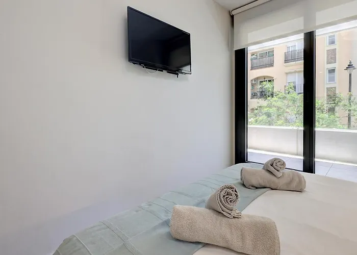 Stylish 2 Bedroom In Old Town דירה *