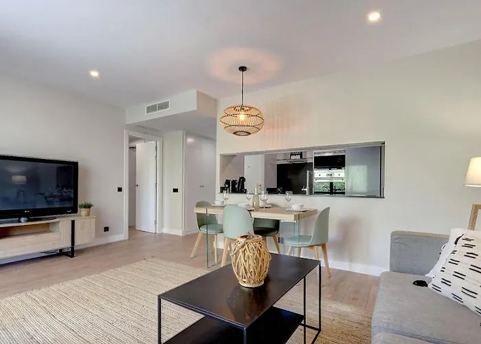 דירה Stylish 2 Bedroom In Old Town אסטפונה