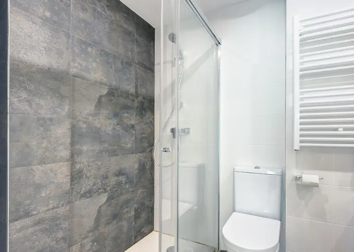 Stylish 2 Bedroom In Old Town דירה *